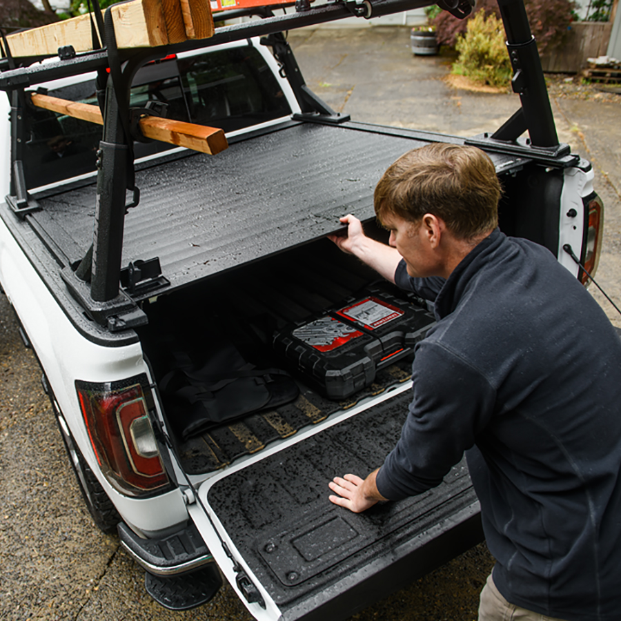 RetraxOne XR Tonneau Cover and Yakima OverHaul HD Truck Rack Package - Image 7
